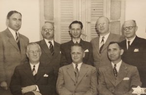 Fundadores da ARI. De pé: Alfred Goldberg, José Israel, Artur Isaac, Siegfried Rothschild, Max Kaiser. Sentados: Eduardo Levy, Henrique Lemle, Siegfried Elias.